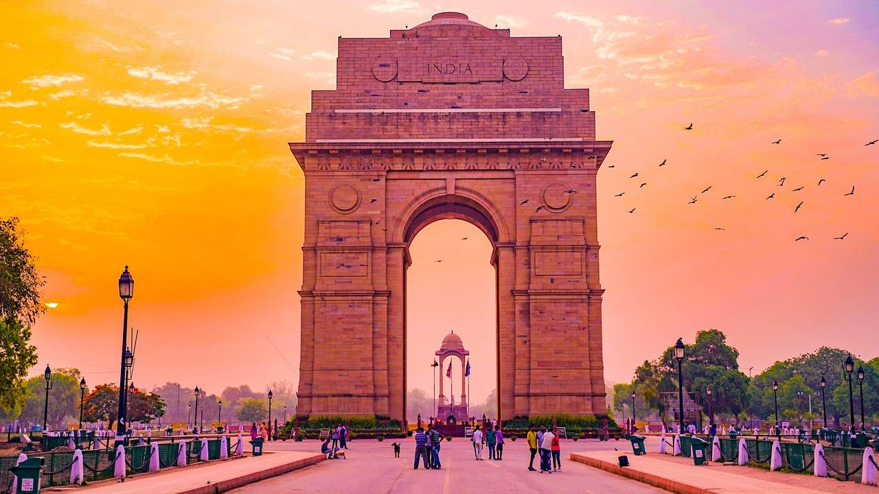 Weather Update: पूर्वोत्तर राज्यों में बारिश तो दिल्ली-NCR में बढ़ेगा तापमान