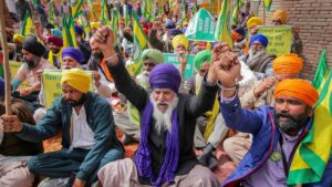 26 नवंबर को फिर पूरे देश में सड़कों पर उतरेंगे किसान, सरकार को हर मोर्चे पर घेरने की है तैयारी? 26 नवंबर को फिर पूरे देश में सड़कों पर उतरेंगे किसान, सरकार को हर मोर्चे पर घेरने की है तैयारी?