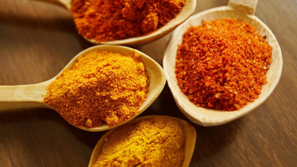 आरएच 5 किस्म हल्दी की इस किस्म के पौधों की ऊंचाई 80 से 100 सेंटीमीटर होती है. यह किस्म करीब 210 से लेकर 220 दिन में तैयार हो जाती है. इसकी पैदावार की बात करें तो इस किस्म से प्रति एकड़ 200 से लेकर 220 क्विंटल तक उत्पादन हासिल किया जा सकता है. आरएच 5 किस्म हल्दी की इस किस्म के पौधों की ऊंचाई 80 से 100 सेंटीमीटर होती है. यह किस्म करीब 210 से लेकर 220 दिन में तैयार हो जाती है. इसकी पैदावार की बात करें तो इस किस्म से प्रति एकड़ 200 से लेकर 220 क्विंटल तक उत्पादन हासिल किया जा सकता है.