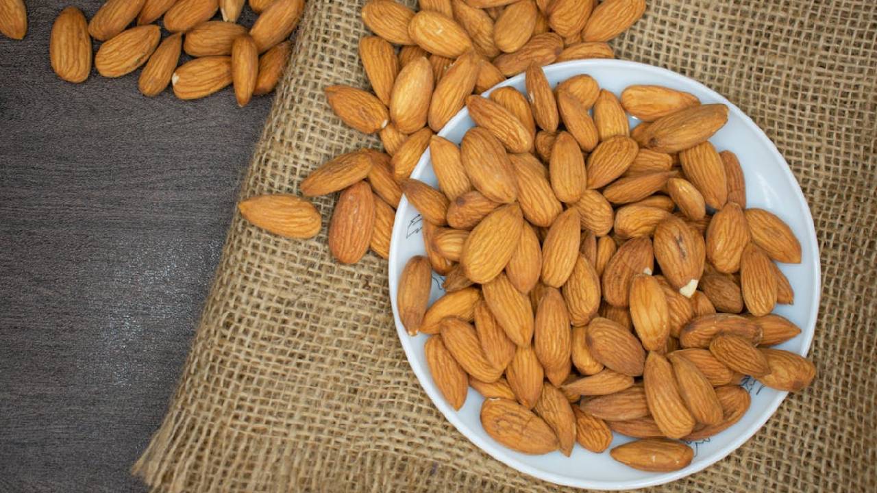 भारतीय बाजार में बादाम की खपत बढ़ी, लेकिन किसान क्यों छोड़ रहे हैं इसकी खेती?