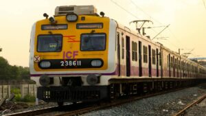 IRCTC यूजर्स ध्यान दें: टिकट बुकिंग से PNR तक सब बंद, जानें कब तक ठप रहेगा रेलवे सिस्टम