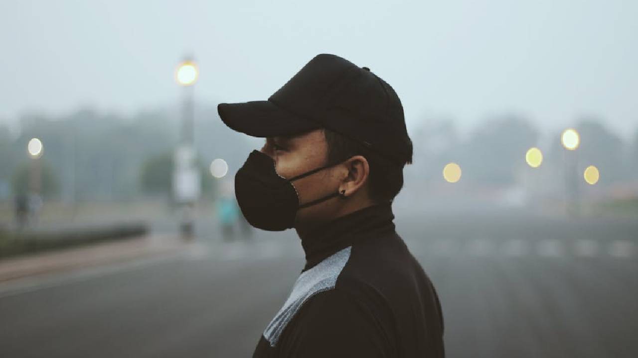 दिल्ली-NCR में सांस लेना हुआ मुश्किल, दक्षिण भारत में भारी बारिश का अलर्ट