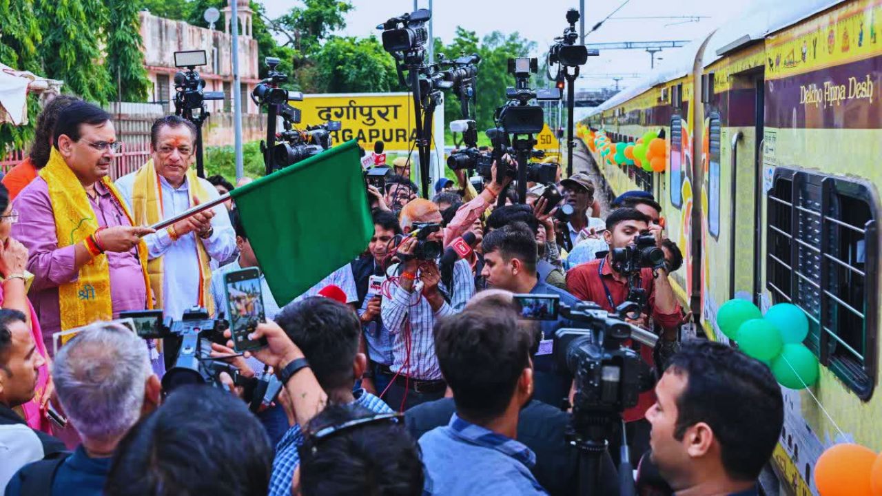 बुजुर्गों के लिए खुशखबरी! सरकार फ्री में कराएगी AC ट्रेन और फ्लाइट से तीर्थयात्रा, अभी करें आवेदन!