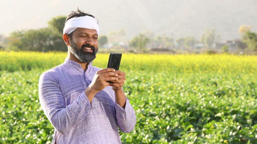 किसान इस योजना का लाभ लेने के लिए pmfby.gov.in वेबसाइट पर जाकर 