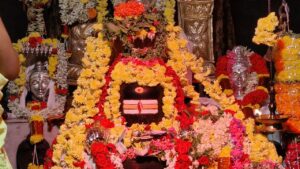जब भोलेनाथ खोलते हैं किस्मत के बंद दरवाजे! जानें आखिर क्यों इतना खास है सावन का अंतिम सोमवार जब भोलेनाथ खोलते हैं किस्मत के बंद दरवाजे! जानें आखिर क्यों इतना खास है सावन का अंतिम सोमवार