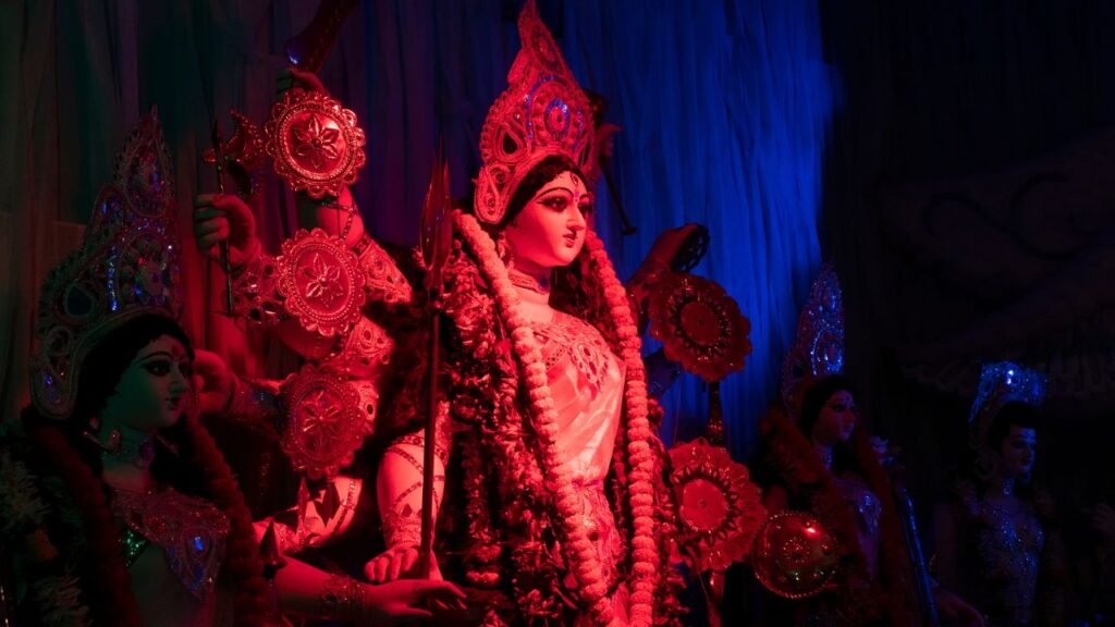 नवरात्रि का अंतिम दिन विजयादशमी कहलाता है. इस दिन असत्य पर सत्य की जीत का उत्सव मनाया जाता है और मां दुर्गा को विशेष पूजा-अर्चना के साथ विदाई दी जाती है. नवरात्रि का अंतिम दिन विजयादशमी कहलाता है. इस दिन असत्य पर सत्य की जीत का उत्सव मनाया जाता है और मां दुर्गा को विशेष पूजा-अर्चना के साथ विदाई दी जाती है.