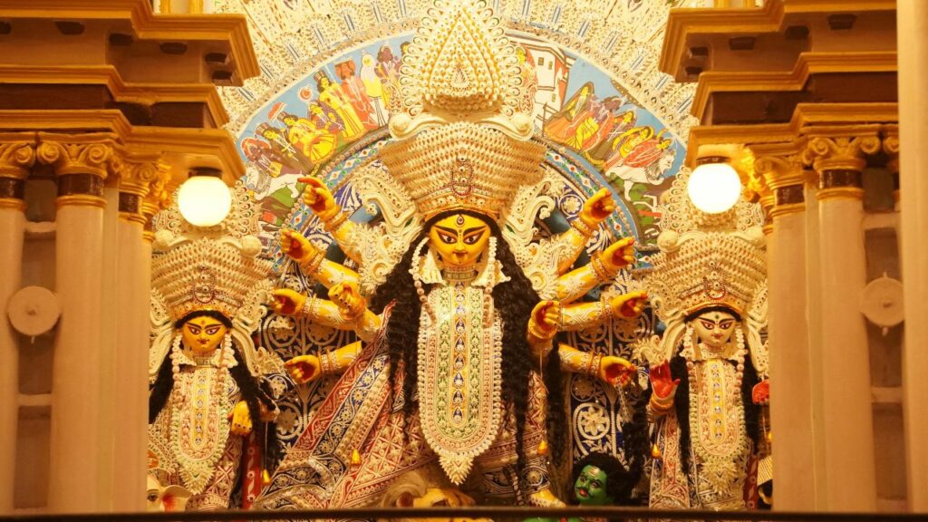 Maa Shailputri Puja Vidhi: माता शैलपुत्री का वाहन बैल है. उनके दाहिने हाथ में त्रिशूल और बाएं हाथ में कमल का फूल है. ये दोनों प्रतीक शक्ति, समृद्धि और आध्यात्मिक उन्नति का संदेश देते हैं. Maa Shailputri Puja Vidhi: माता शैलपुत्री का वाहन बैल है. उनके दाहिने हाथ में त्रिशूल और बाएं हाथ में कमल का फूल है. ये दोनों प्रतीक शक्ति, समृद्धि और आध्यात्मिक उन्नति का संदेश देते हैं.