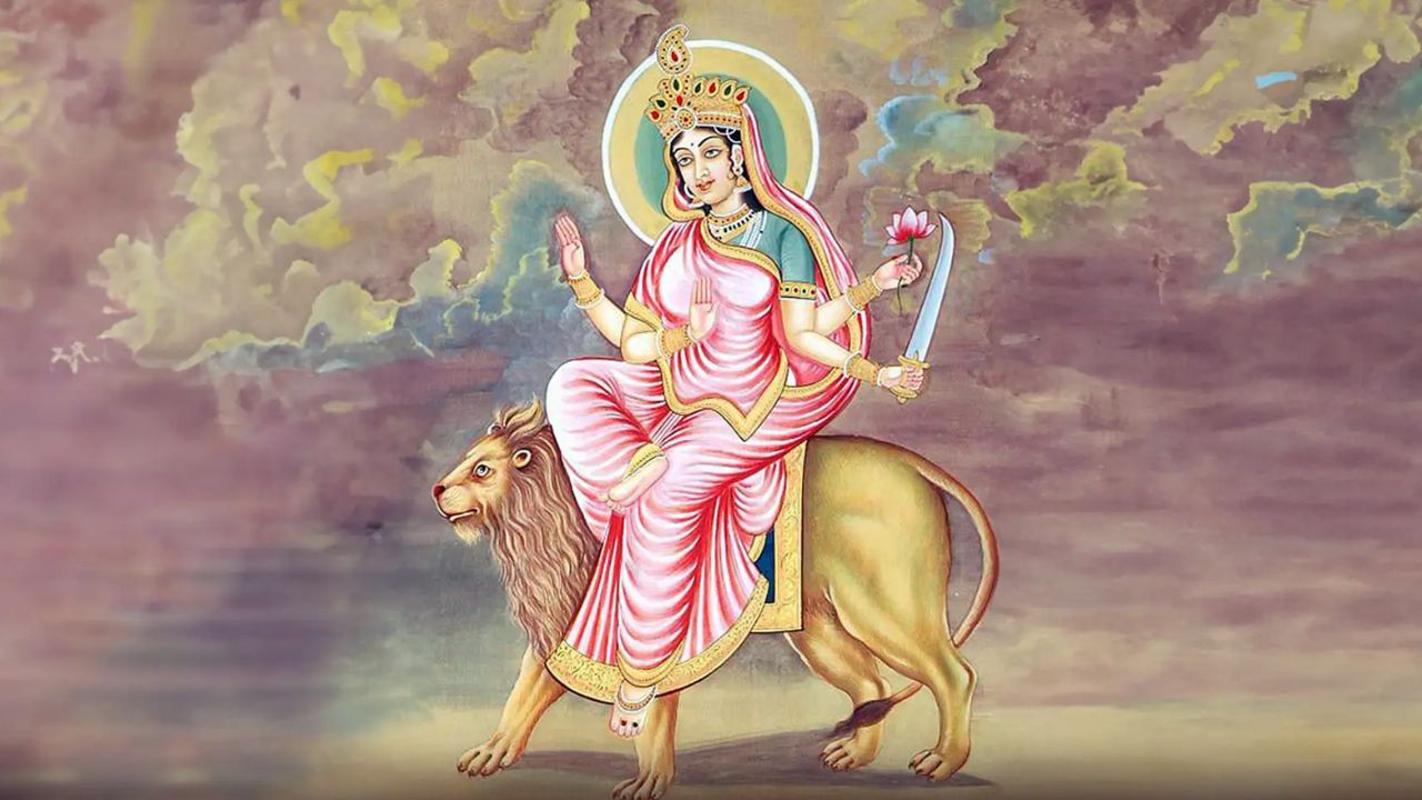 Shardiya Navratri: नवरात्रि के छठें दिन मां कात्यायनी को चढ़ाएं उनका प्रिय भोग, जानें पूजन की विधि और ध्यान मंत्र
