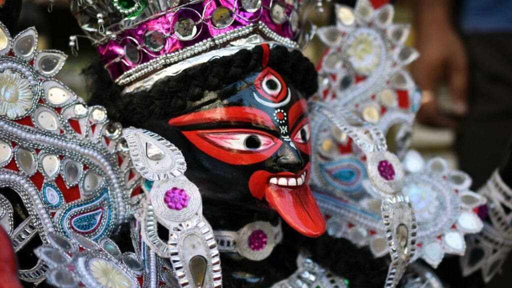 प्रतिपदा तिथि 21-22 सितंबर को सुबह 1:24 बजे से शुरू होगी. इस दिन घटस्थापना के लिए हस्त नक्षत्र और पूरे दिन शुक्ल योग भी मिल रहा है, जो पूजा और आराधना के लिए बेहद अनुकूल माना जाता है.