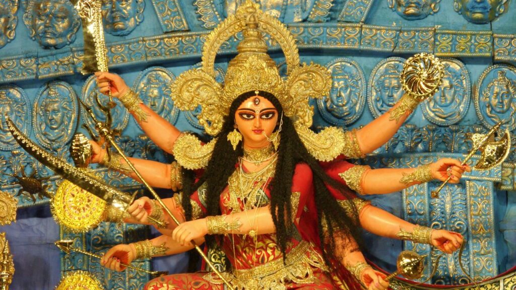 शारदीय नवरात्र इस बार 22 सितंबर से शुरू होकर 2 अक्टूबर तक चलेगा, यानी कुल 10 दिनों तक माता दुर्गा की पूजा-अर्चना होगी. 11वें दिन विजयादशमी मनाई जाएगी, जो बुराई पर अच्छाई की जीत का प्रतीक है.