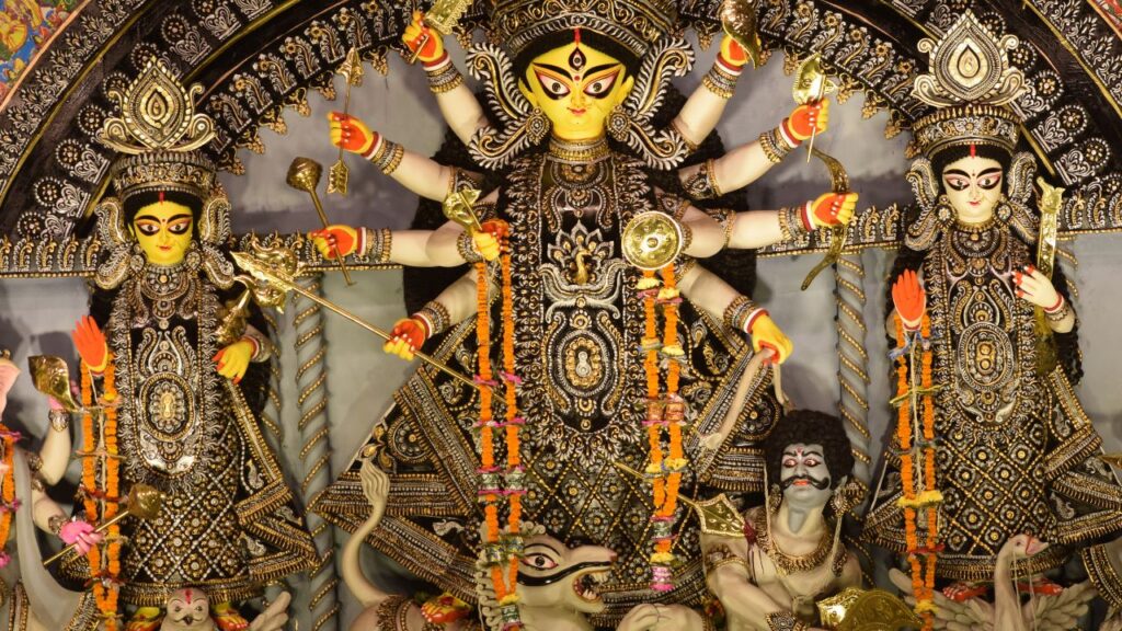 Durga Puja 2025: माता शैलपुत्री को चमेली का फूल और सफेद रंग अत्यंत प्रिय है. पूजा में इन्हें शामिल करने से घर में सुख, शांति और सकारात्मक ऊर्जा बनी रहती है. Durga Puja 2025: माता शैलपुत्री को चमेली का फूल और सफेद रंग अत्यंत प्रिय है. पूजा में इन्हें शामिल करने से घर में सुख, शांति और सकारात्मक ऊर्जा बनी रहती है.