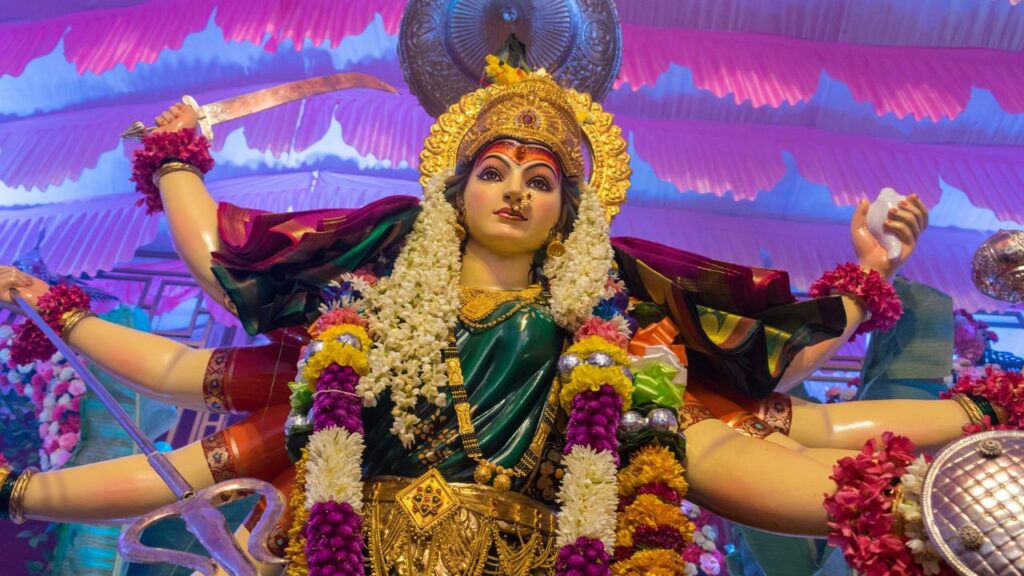 Kalash Sthapana: घर में गंगाजल का छिड़काव करें, व्रत का संकल्प लें, सूर्य देव को जल अर्पित करें. कलश स्थापित करें और मां के नौ रूपों की मूर्ति रखें. मंत्रों का जाप और अर्पण के बाद दीपक जलाकर आरती करें. Kalash Sthapana: घर में गंगाजल का छिड़काव करें, व्रत का संकल्प लें, सूर्य देव को जल अर्पित करें. कलश स्थापित करें और मां के नौ रूपों की मूर्ति रखें. मंत्रों का जाप और अर्पण के बाद दीपक जलाकर आरती करें.