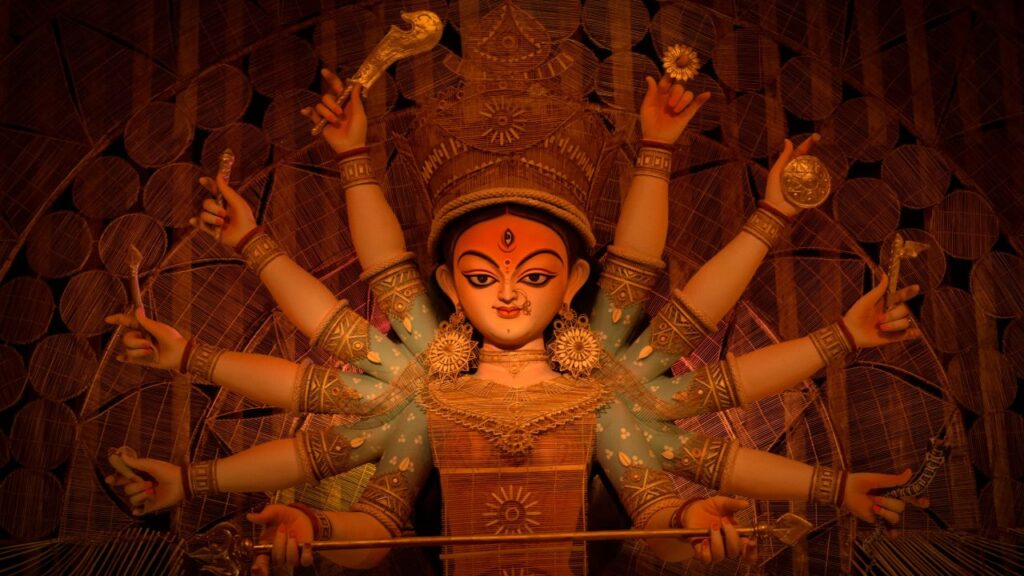  अर्जुन की हृदयस्पर्शी स्तुति से प्रसन्न होकर मां दुर्गा आकाश में प्रकट हुईं और उन्हें विजय का आशीर्वाद दिया. उन्होंने कहा कि जब श्रीकृष्ण उनके साथ हैं तो उनकी जीत निश्चित है. अगर स्वयं इंद्र भी युद्ध में उतरें, तब भी अर्जुन को कोई पराजित नहीं कर सकता.
