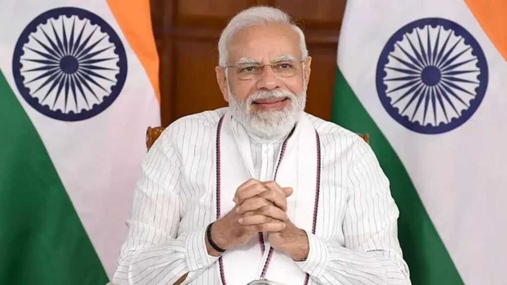 PM-KISAN Yojana: इस योजना के तहत किसानों को सालाना 6,000 रुपये की राशि सीधे उनके बैंक खातों में भेजी जाती है. इससे किसानों को आर्थिक मजबूती मिलती है और छोटे व सीमांत किसानों को खेती के लिए जरूरी खर्च पूरे करने में मदद मिलती है.