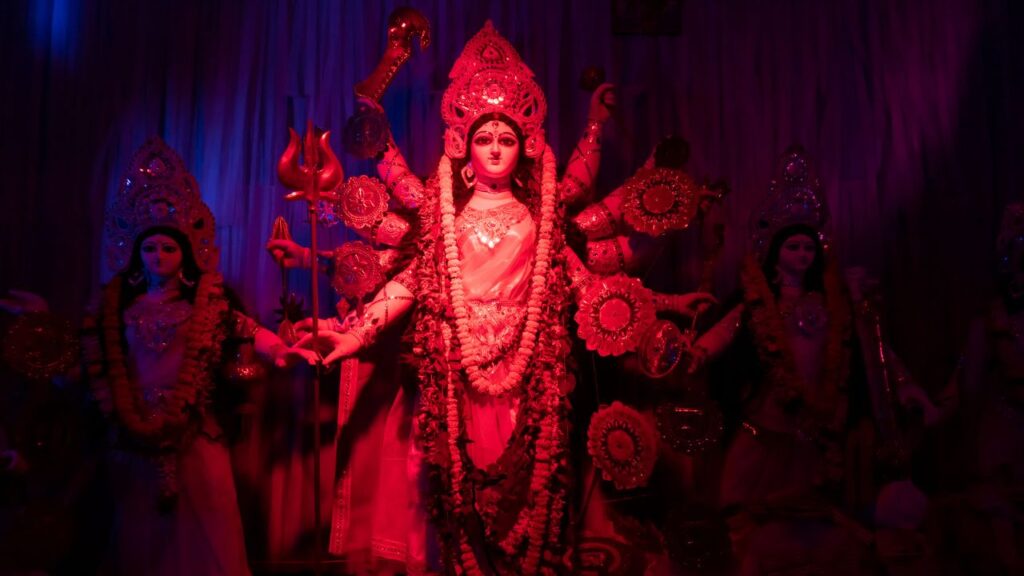 नवरात्रि का प्रारंभ घटस्थापना से होता है. इस बार घटस्थापना का शुभ मुहूर्त 22 सितंबर को सुबह 06:09 से 08:06 बजे तक रहेगा. वहीं, अभिजित मुहूर्त 11:49 से 12:38 बजे तक मान्य है. कुल मिलाकर भक्तों को इस बार घटस्थापना के लिए 49 मिनट का विशेष समय मिलेगा. नवरात्रि का प्रारंभ घटस्थापना से होता है. इस बार घटस्थापना का शुभ मुहूर्त 22 सितंबर को सुबह 06:09 से 08:06 बजे तक रहेगा. वहीं, अभिजित मुहूर्त 11:49 से 12:38 बजे तक मान्य है. कुल मिलाकर भक्तों को इस बार घटस्थापना के लिए 49 मिनट का विशेष समय मिलेगा.