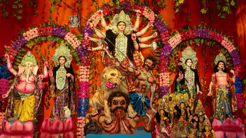नवरात्र की प्रतिपदा 22 सितंबर, द्वितीय तिथि 23 सितंबर, तृतीया 24 सितंबर, चतुर्थी 25-26 सितंबर, पंचमी 27 सितंबर, षष्ठी 28 सितंबर, सप्तमी 29 सितंबर, अष्टमी 30 सितंबर, नवमी 1 अक्टूबर और दशहरा 2 अक्टूबर को मनाई जाएगी.
