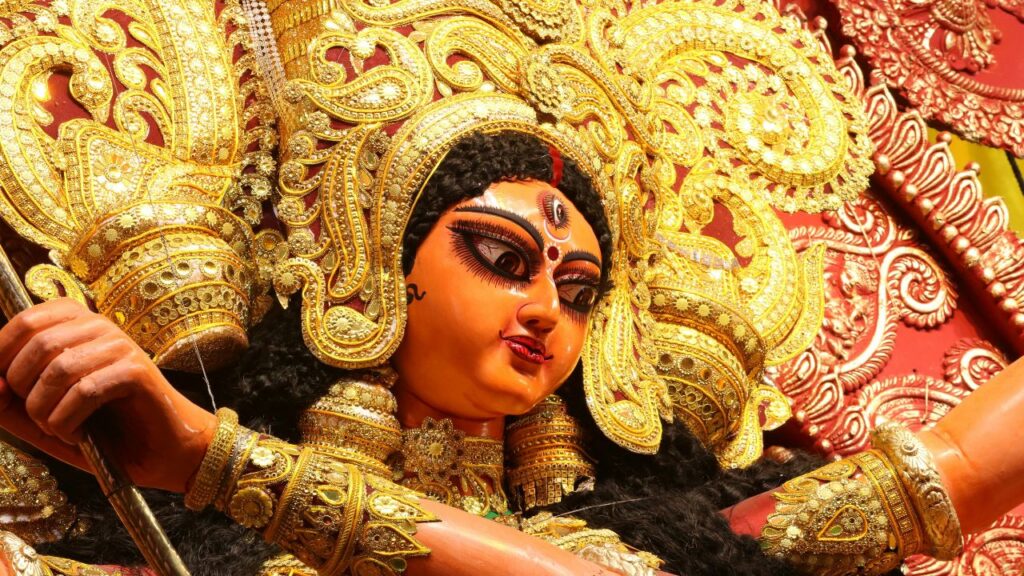 माता की पूजा-अर्चना से व्यक्ति के जीवन में दुख मिटते हैं, सकारात्मक ऊर्जा बढ़ती है. नवरात्र का यह योग देश और दुनिया के लिए भी सुखदायक है. देश का व्यापार बढ़ेगा, पड़ोसियों के संबंध मजबूत होंगे और समृद्धि आएगी.