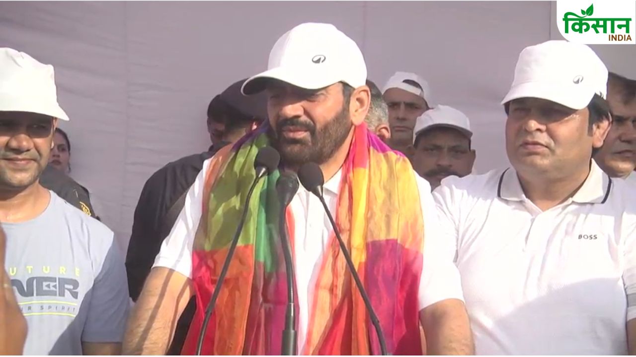 झाड़ू लेकर गुरुग्राम की सड़कें साफ करने उतरे CM नायब सैनी, कहा– सफाई सिर्फ काम नहीं-जिम्मेदारी है सबकी