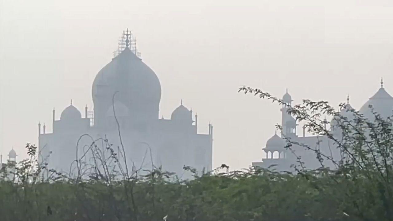 ताजमहल पर धुंध की परत, दिल्ली में सांस लेना दूभर.. आर्टिफिशियल रेन के वादे पर हंगामा, प्रदूषण की चपेट में ये हिस्से