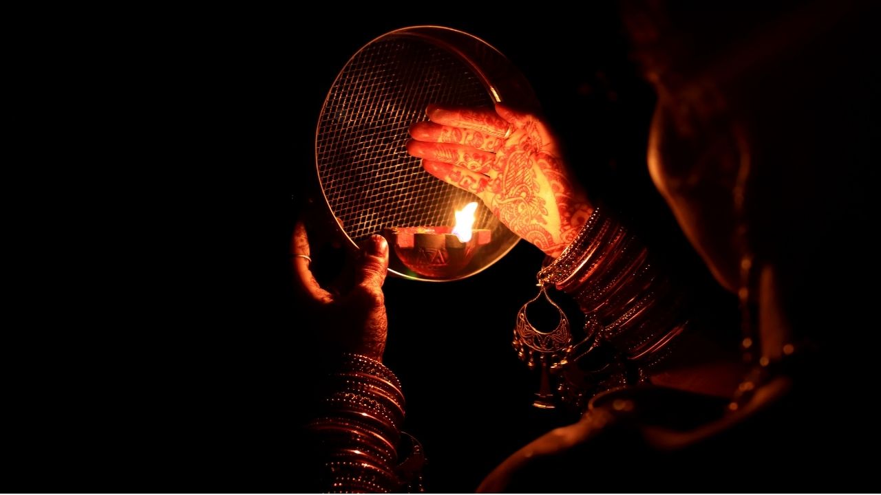Karwa Chauth: राजा भोज की पत्नी ने की थी चौथ माता की पहली पूजा, आज भी पूरी होती हैं महिलाओं की मुरादें