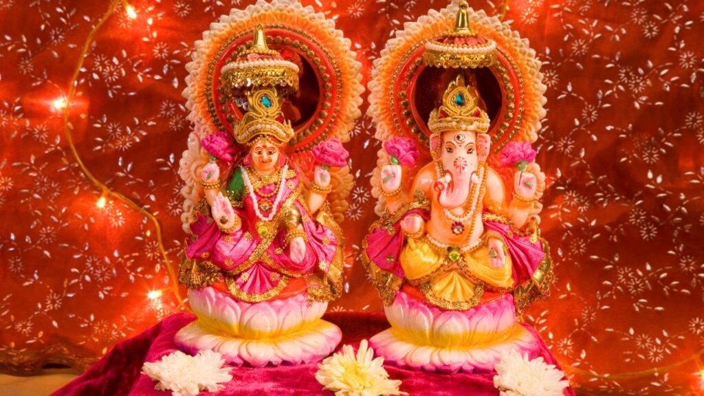 Lakshmi Puja Muhurat: लक्ष्मी पूजा 20 अक्टूबर की शाम 7:08 बजे से 8:18 बजे तक के बीच की जाएगी. यह समय प्रदोष काल और वृषभ काल में आता है, जिसे मां लक्ष्मी की पूजा के लिए अत्यंत शुभ माना गया है. Lakshmi Puja Muhurat: लक्ष्मी पूजा 20 अक्टूबर की शाम 7:08 बजे से 8:18 बजे तक के बीच की जाएगी. यह समय प्रदोष काल और वृषभ काल में आता है, जिसे मां लक्ष्मी की पूजा के लिए अत्यंत शुभ माना गया है.