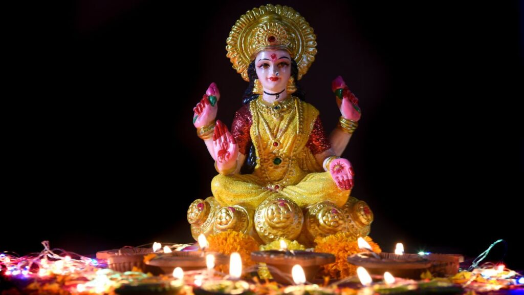 Lakshmi Puja Kab Kare: ड्रिक पंचांग के अनुसार 20 अक्टूबर (सोमवार) को लक्ष्मी पूजा, काली पूजा और छोटी दिवाली तीनों एक ही दिन पड़ेंगे. यही दिन मुख्य दिवाली की रात होगी जब देशभर में दीप जलाए जाएंगे. Lakshmi Puja Kab Kare: ड्रिक पंचांग के अनुसार 20 अक्टूबर (सोमवार) को लक्ष्मी पूजा, काली पूजा और छोटी दिवाली तीनों एक ही दिन पड़ेंगे. यही दिन मुख्य दिवाली की रात होगी जब देशभर में दीप जलाए जाएंगे.