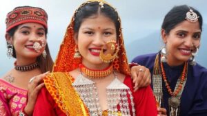 इस गांव में सिर्फ 3 गहने पहन सकेंगी महिलाएं, नियम तोड़ा तो लगेगा 50 हजार जुर्माना! जानें वजह इस गांव में सिर्फ 3 गहने पहन सकेंगी महिलाएं, नियम तोड़ा तो लगेगा 50 हजार जुर्माना! जानें वजह