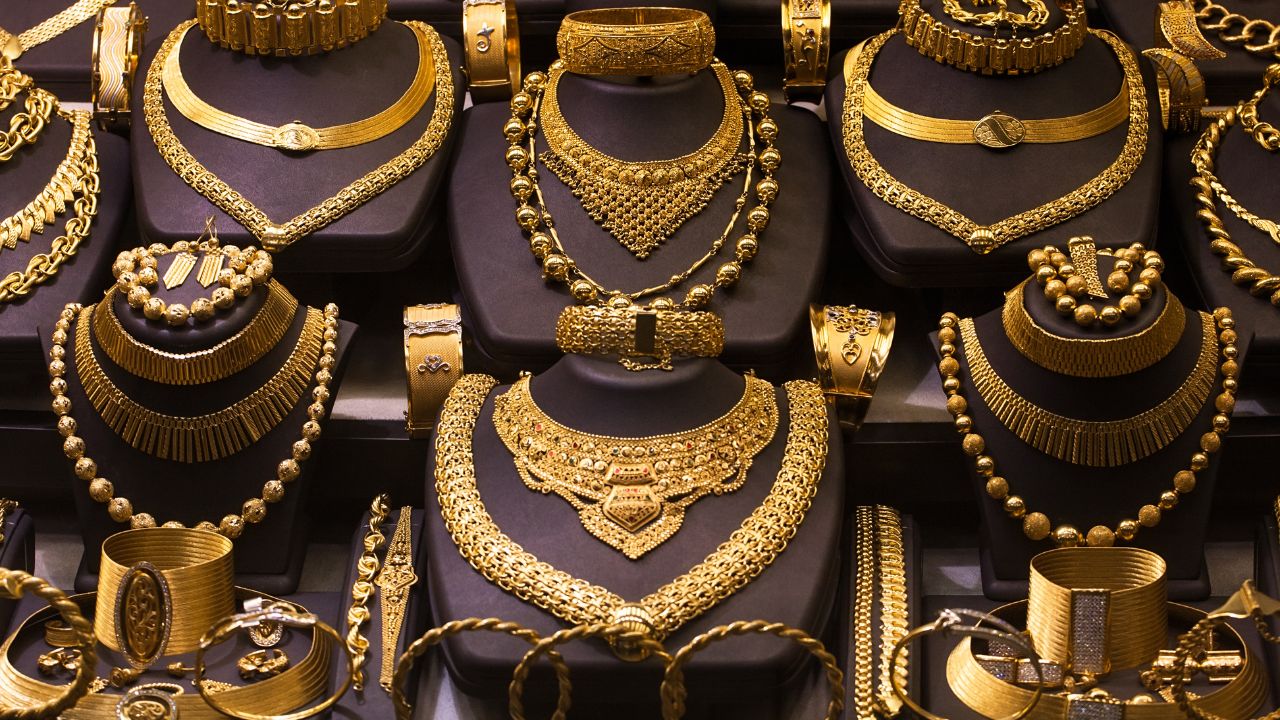 Gold Rate Today: सोने की कीमतों में जबरदस्त उछाल, चांदी भी चढ़ी रिकॉर्ड स्तर पर, जानिए आज का नया रेट
