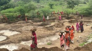ग्राम पंचायतों की भूमिका बढ़ाने पर विचार कर रही सरकार, बजट.. कामकाज समेत कई बिंदुओं पर मंथन ग्राम पंचायतों की भूमिका बढ़ाने पर विचार कर रही सरकार, बजट.. कामकाज समेत कई बिंदुओं पर मंथन