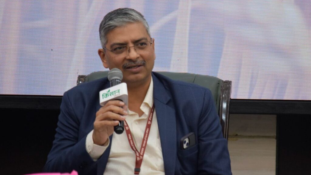 जैविक खेती पर जोर: प्रधानमंत्री की आर्थिक सलाहकार परिषद (EAC) के ज्वॉइंट सेक्रेटरी केके त्रिपाठी ने अन्नपूर्णा समिट 2025 (Kisan India Annapurna Summit) में कहा कि केंद्र सरकार सीमांत और महिला किसानों को सस्ती दरों पर जैविक उर्वरक उपलब्ध कराकर जैविक खेती को बढ़ावा दे रही है. जैविक खेती पर जोर: प्रधानमंत्री की आर्थिक सलाहकार परिषद (EAC) के ज्वॉइंट सेक्रेटरी केके त्रिपाठी ने अन्नपूर्णा समिट 2025 (Kisan India Annapurna Summit) में कहा कि केंद्र सरकार सीमांत और महिला किसानों को सस्ती दरों पर जैविक उर्वरक उपलब्ध कराकर जैविक खेती को बढ़ावा दे रही है.
