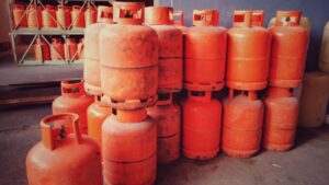 LPG सिलेंडर कमी को लेकर संसद परिसर में प्रदर्शन, ईरान से भारतीय जहाजों की आवाजाही पर सरकार की बड़ी जीत, क्या खत्म होगा संकट
