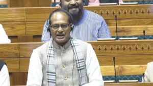 मनरेगा की जगह नए VB-G RAM G कानून पर सियासी जंग, कृषि मंत्री शिवराज बोले- गांव की बदलेगी दशा मनरेगा की जगह नए VB-G RAM G कानून पर सियासी जंग, कृषि मंत्री शिवराज बोले- गांव की बदलेगी दशा