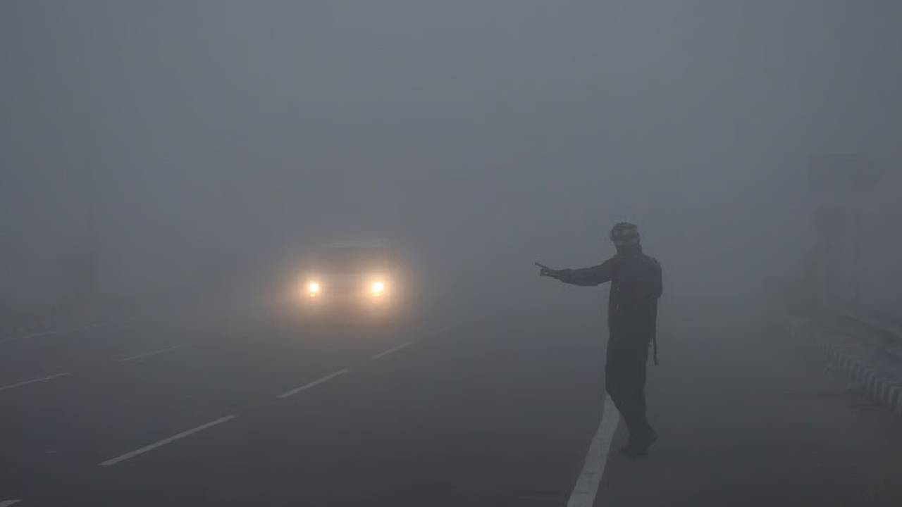 कोहरे और गलन से बेहाल उत्तर भारत, दिल्ली-यूपी-बिहार समेत कई राज्यों में अलर्ट