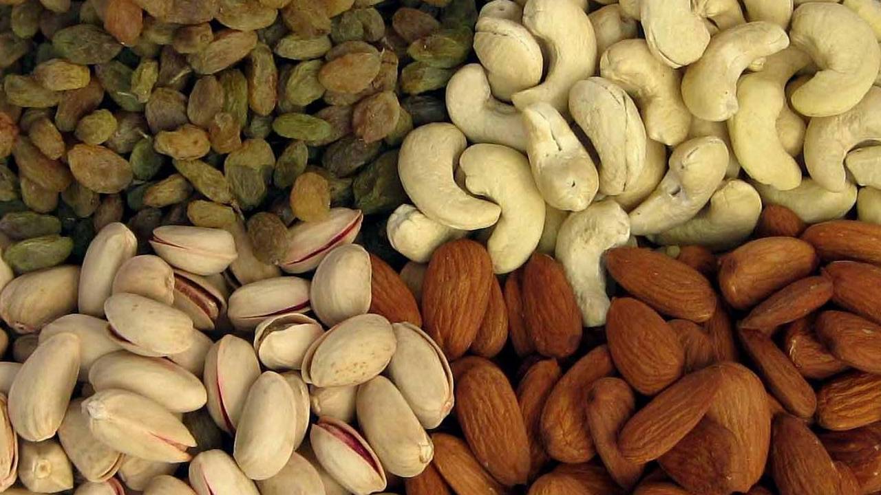 ईरान संकट और अमेरिकी टैरिफ की धमकी से सूखे मेवों के कारोबार में हड़कंप, ताजे फल फिलहाल सुरक्षित