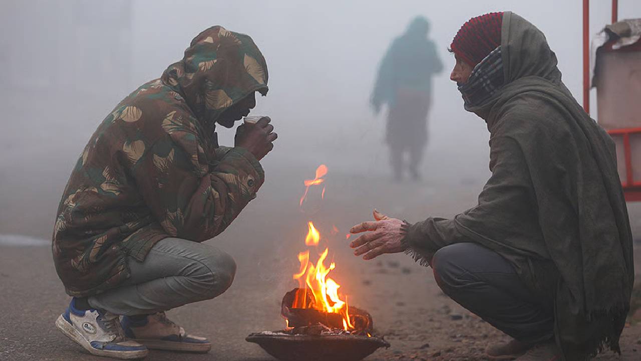 उत्तर भारत में फिर सर्दी का सितम, दिल्ली-यूपी समेत कई राज्यों में बारिश और बर्फबारी का अलर्ट जारी