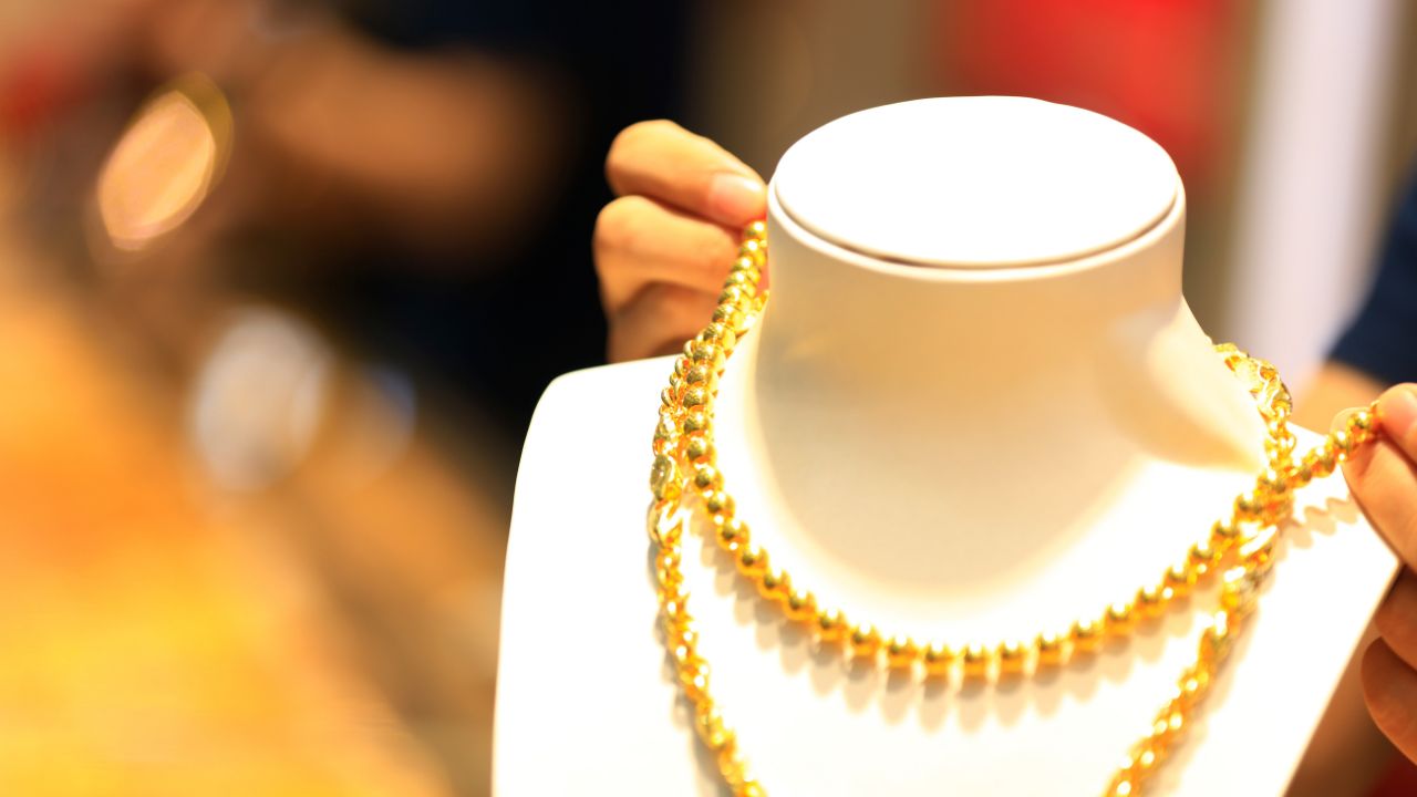 Gold Price Today: सोने की कीमतों में लगातार उतार-चढ़ाव जारी, जानें आज आपके शहर में 24 कैरेट गोल्ड का ताजा भाव