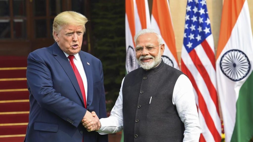 भारतीय किसानों को सबसे मजबूत सुरक्षा: इस अंतरिम ट्रेड डील में भारत ने साफ संदेश दिया है कि किसान हितों से कोई समझौता नहीं होगा. गेहूं, चावल, मक्का, दालें और अन्य जरूरी फसलें पूरी तरह सुरक्षित रखी गई हैं. भारतीय किसानों को सबसे मजबूत सुरक्षा: इस अंतरिम ट्रेड डील में भारत ने साफ संदेश दिया है कि किसान हितों से कोई समझौता नहीं होगा. गेहूं, चावल, मक्का, दालें और अन्य जरूरी फसलें पूरी तरह सुरक्षित रखी गई हैं.