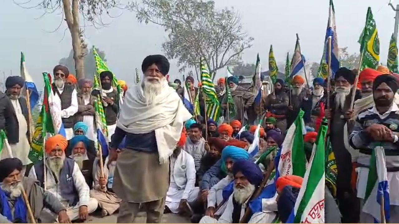 पंजाब में रैली से पहले कई किसान नेता हिरासत में, प्रशासन से कहासुनी के बाद सड़क पर किसानों का धरना-नारेबाजी
