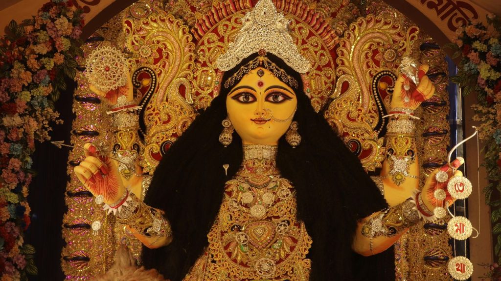 इस बार नवरात्रि प्रतिपदा तिथि अमावस्या में शुरू हो रही है. शास्त्रों के अनुसार, प्रतिपदा तिथि का सूर्योदय के बाद प्रारंभ होना और अगले दिन सूर्योदय से पहले समाप्त होना विशेष माना जाता है. इसके बावजूद पूरे नौ दिन पूरी तिथियों के साथ नवरात्रि मनाई जाएगी. इस बार नवरात्रि प्रतिपदा तिथि अमावस्या में शुरू हो रही है. शास्त्रों के अनुसार, प्रतिपदा तिथि का सूर्योदय के बाद प्रारंभ होना और अगले दिन सूर्योदय से पहले समाप्त होना विशेष माना जाता है. इसके बावजूद पूरे नौ दिन पूरी तिथियों के साथ नवरात्रि मनाई जाएगी.