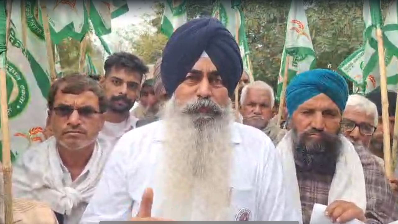 फिर सड़क पर उतरे किसान,  CM भगवंत मान का फूंका पुतला.. फसल बीमा को लेकर की बड़ी मांग