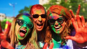 Holi 2026: होली के जिद्दी रंग अब होंगे चुटकियों में साफ, ये आसान घरेलू टिप्स चमकाएंगे आपके चेहरे और बाल Holi 2026: होली के जिद्दी रंग अब होंगे चुटकियों में साफ, ये आसान घरेलू टिप्स चमकाएंगे आपके चेहरे और बाल
