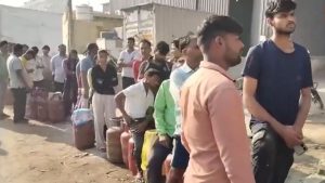 LPG गैस सिलेंडर बुकिंग नियमों में बदलाव पर केंद्र से फिर आया जवाब, PNG सप्लाई एरिया में हैं तो शिफ्ट करना होगा कनेक्शन LPG गैस सिलेंडर बुकिंग नियमों में बदलाव पर केंद्र से फिर आया जवाब, PNG सप्लाई एरिया में हैं तो शिफ्ट करना होगा कनेक्शन