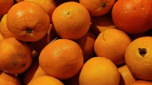 Orange Buying Tips: बाजार से संतरा खरीदते समय न करें ये गलती! ऐसे पहचानें मीठा और रसदार फल Orange Buying Tips: बाजार से संतरा खरीदते समय न करें ये गलती! ऐसे पहचानें मीठा और रसदार फल