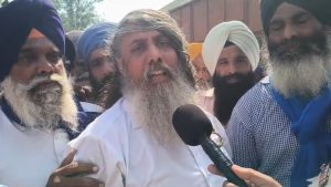 पंजाब में किसानों पर पुलिस ने किया लाठीचार्ज, पगड़ी गिराने का आरोप.. मान सरकार के खिलाफ नारेबाजी पंजाब में किसानों पर पुलिस ने किया लाठीचार्ज, पगड़ी गिराने का आरोप.. मान सरकार के खिलाफ नारेबाजी