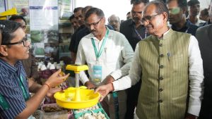 राष्ट्रीय कृषि मंथन में जुटेंगे देशभर के 4 हजार किसान, किसानों को मूल मंत्र देंगे नितिन गड़करी और शिवराज सिंह राष्ट्रीय कृषि मंथन में जुटेंगे देशभर के 4 हजार किसान, किसानों को मूल मंत्र देंगे नितिन गड़करी और शिवराज सिंह