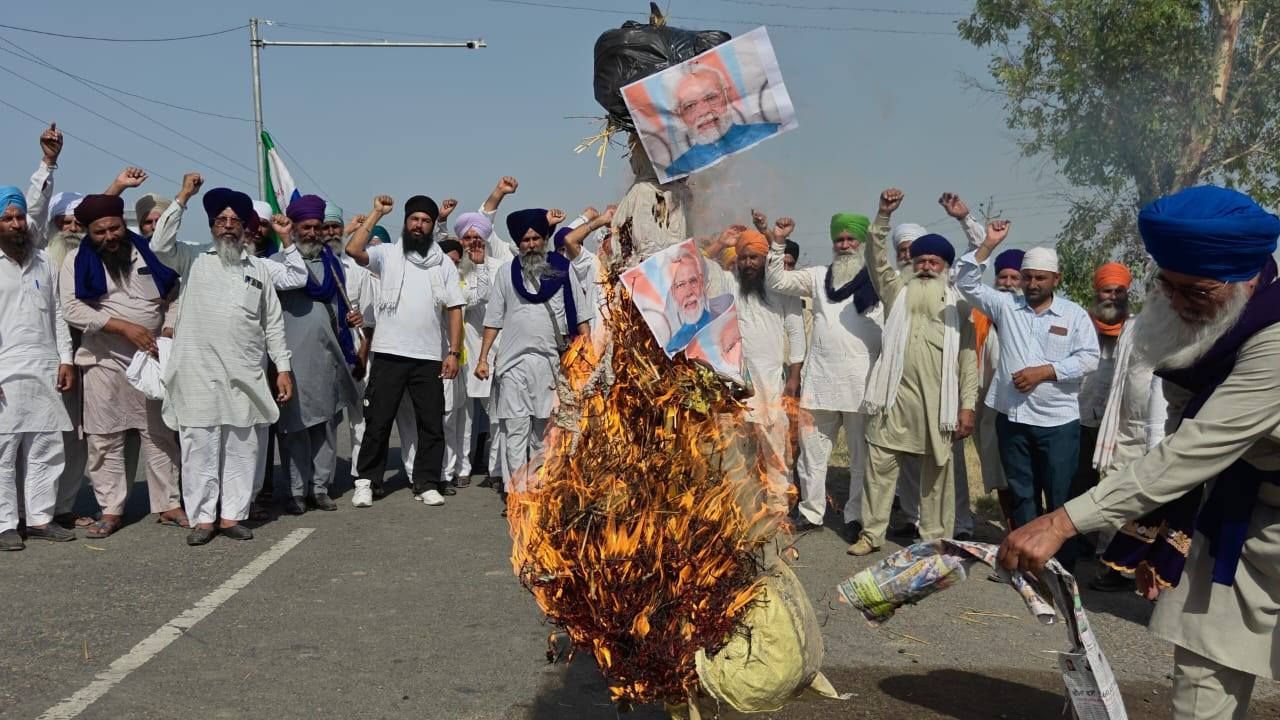 किसानों का ऐलान पेट्रोल-डीजल के दाम कम न हुए तो आंदोलन करेंगे, चक्काजाम कर नारेबाजी