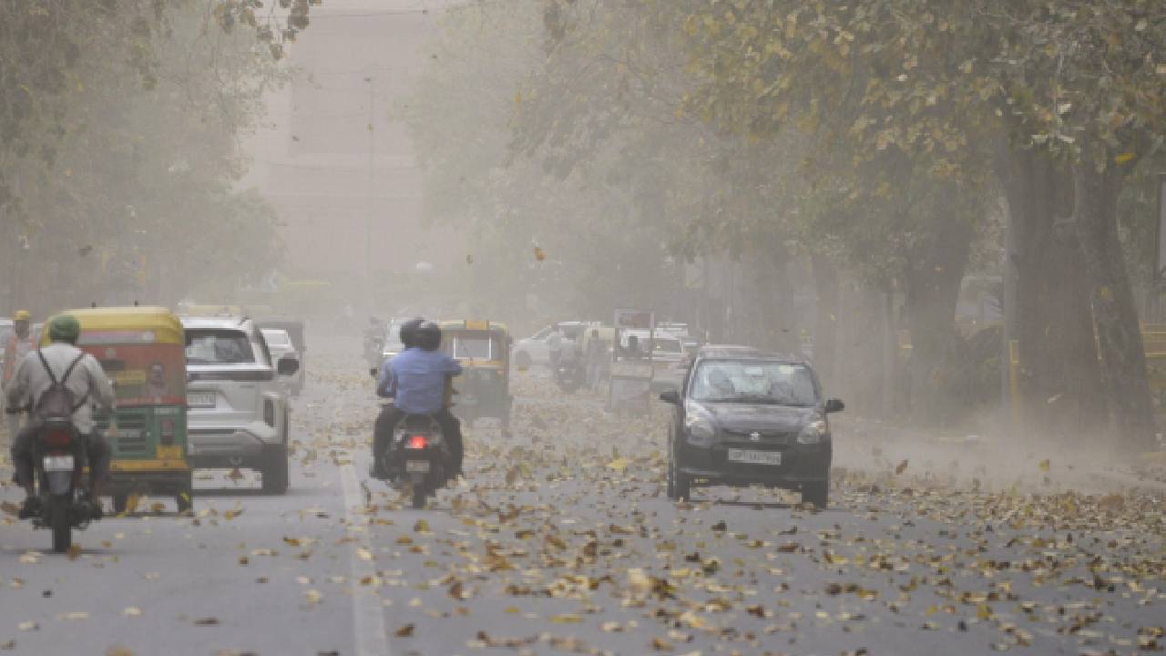 IMD Alert: देश के 17 राज्यों में बिगड़ेगा मौसम, 70 KM प्रति घंटे की रफ्तार से चलेंगी हवाएं