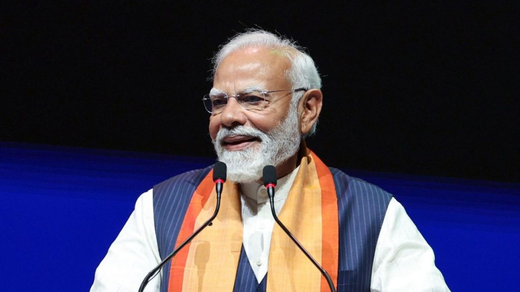 प्रधानमंत्री नरेंद्र मोदी 20 जून को पश्चिम बंगाल के तारकेश्वर से पीएम किसान योजना की 23वीं किस्त जारी करेंगे. इस दौरान देशभर के 9 करोड़ से ज्यादा किसानों के बैंक खातों में सीधे 2000-2000 रुपये भेजे जाएंगे, जिससे पारदर्शिता बनी रहेगी और किसी भी तरह के बिचौलियों की जरूरत नहीं पड़ेगी.
