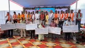 छत्तीसगढ़ की चीनी मिल ने गन्ना किसानों के भुगतान का बनाया रिकॉर्ड, जून में ही 100 फीसदी पेमेंट कंप्लीट छत्तीसगढ़ की चीनी मिल ने गन्ना किसानों के भुगतान का बनाया रिकॉर्ड, जून में ही 100 फीसदी पेमेंट कंप्लीट