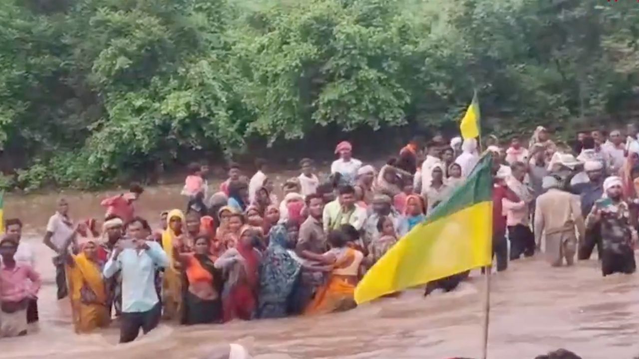 Ken Betwa Link Project Farmers Protest Removed By Police Land Acquisition Row Intensifies In Madhya Pradesh